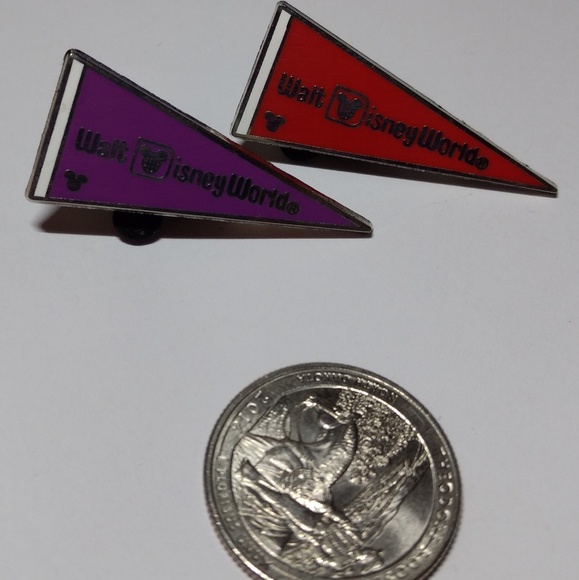 2 Walt Disney Flag lapel pins - Picture 2 of 4